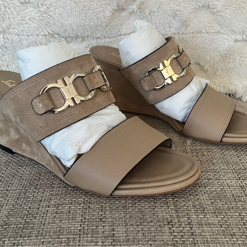 Salvatore Ferragamo Tan Wedge Sandals with Slip-On Design - Picture 5 of 9